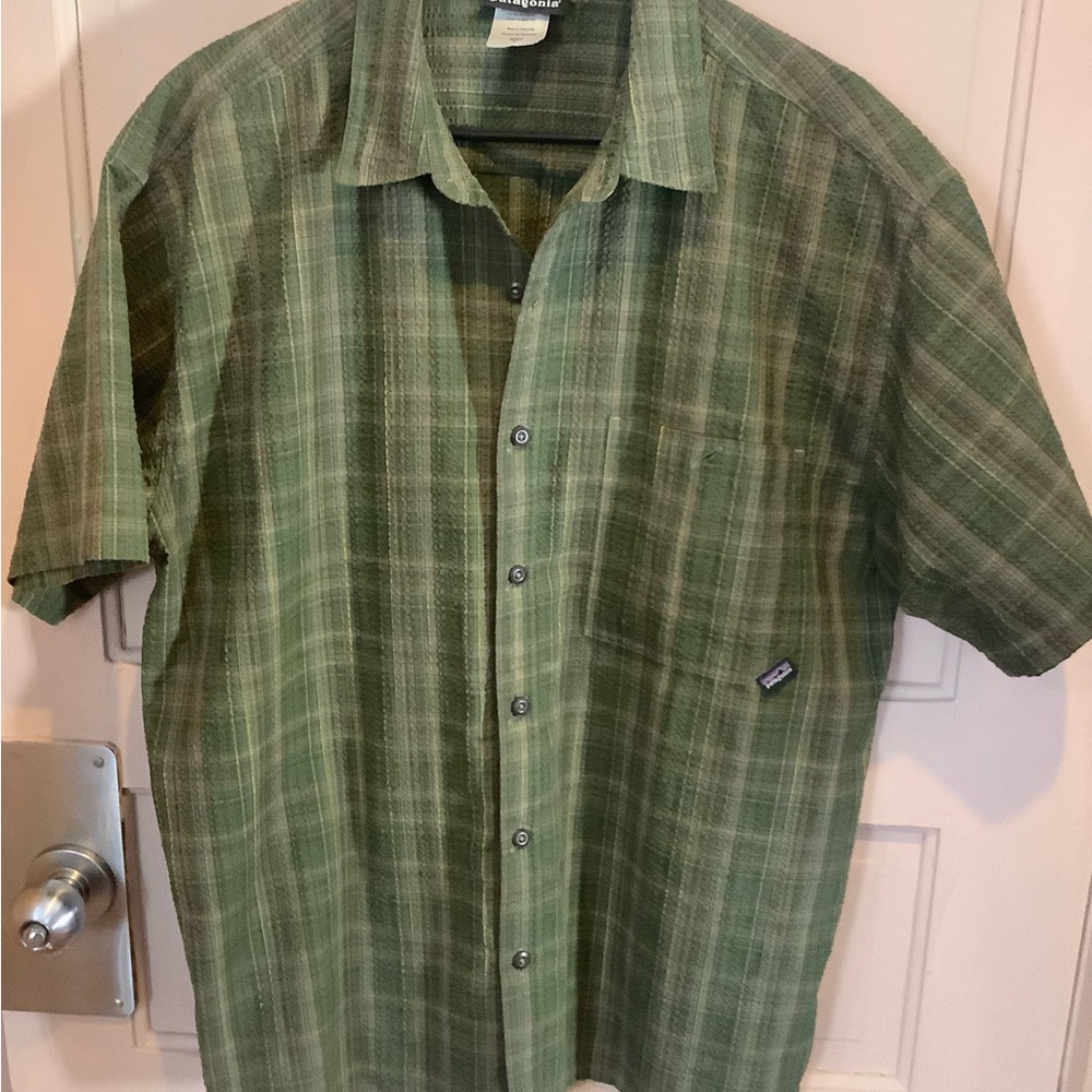 Men’s Patagonia Short Sleeve Seersucker Shirt- Size Large